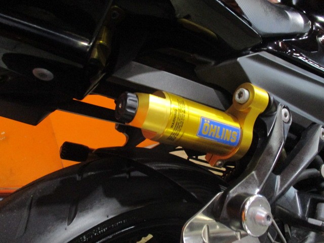 定価２０５７００円もするオーリンズサス装備！私も乗りましたが、これは本当に嬉しい装備！！